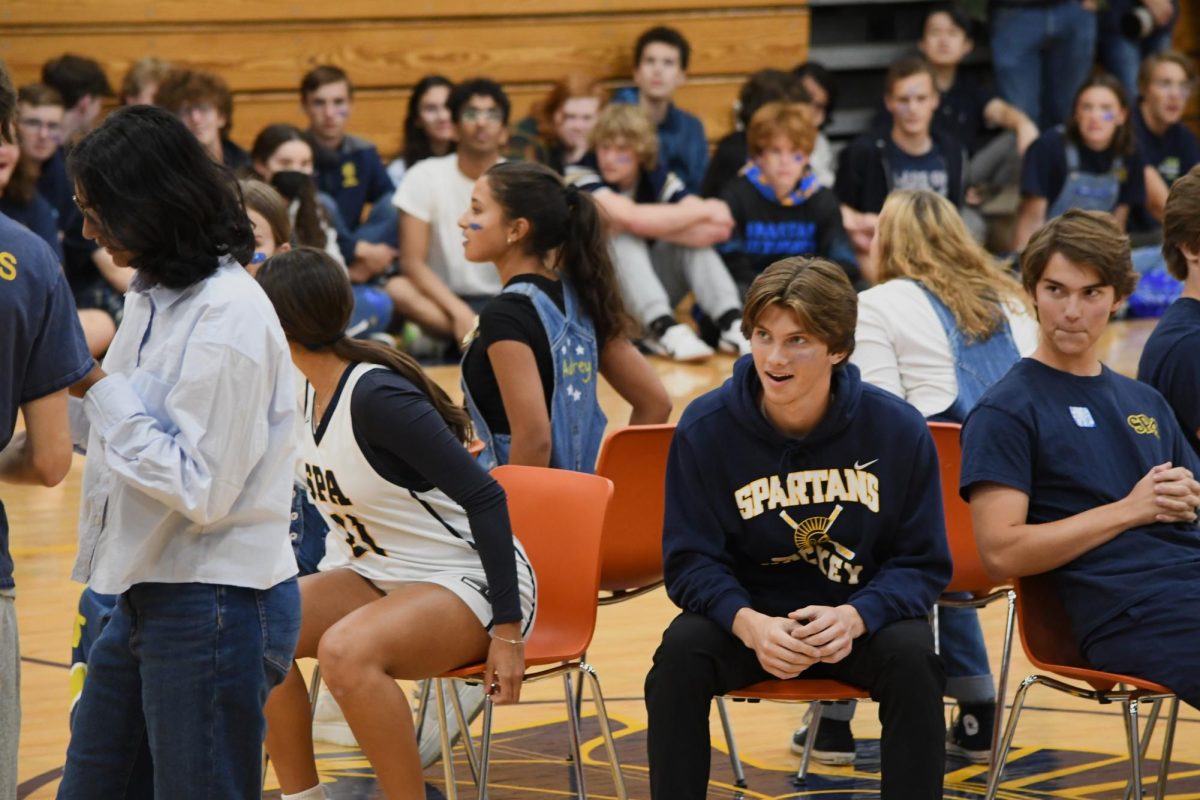 Whole US gathered in one place, but this time it wasn't in the auditorium or on Lang field. Friday Pep Fest took place in the gym, marking the official start of the homecoming weekend.