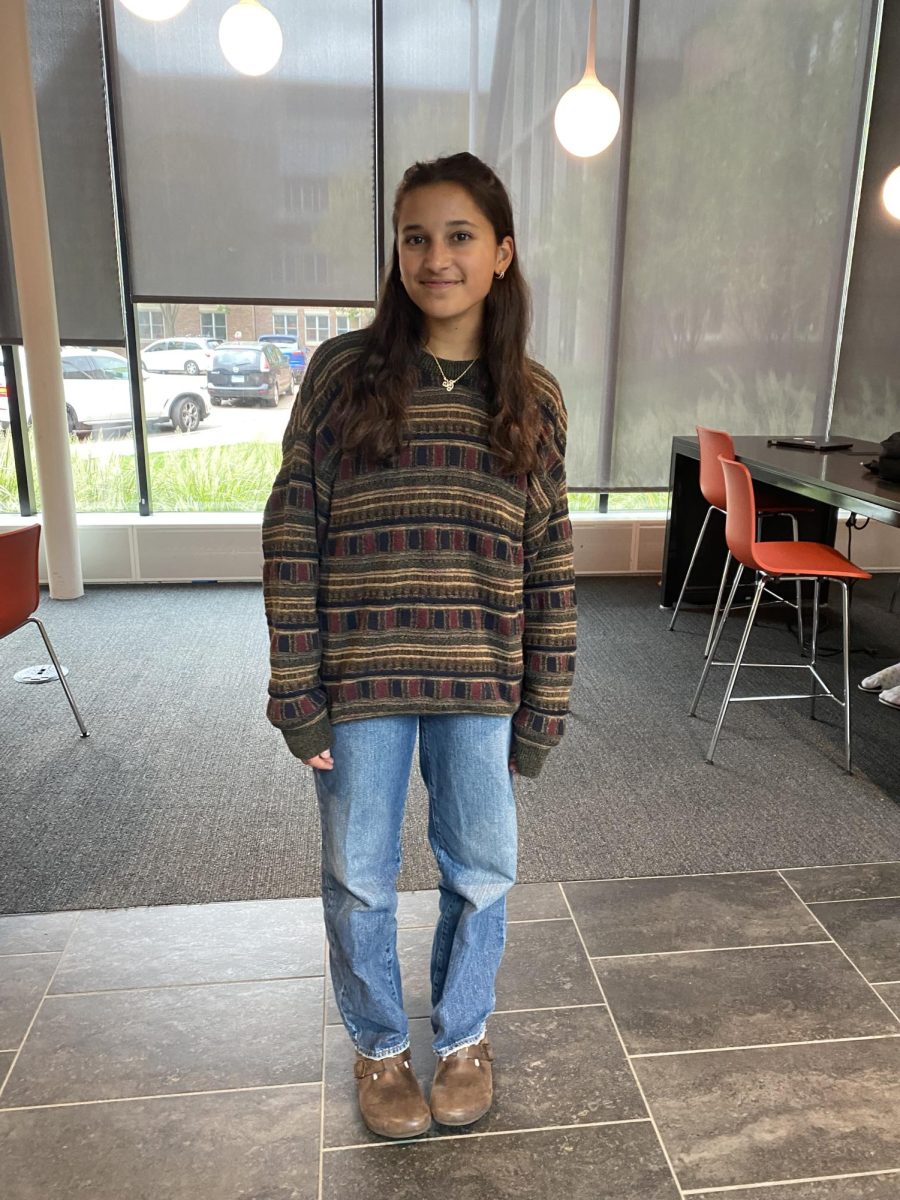 NEUTRAL TONES. Senior Audrey Senaratna has transitioned to her fall wardrobe, which features warmer clothing items in colors like brown and green. Her primary inspiration when picking an outfit? Youtuber Sienna Santer. “She wears a lot of clothes that are Pinterest-y,” Senaratna said.