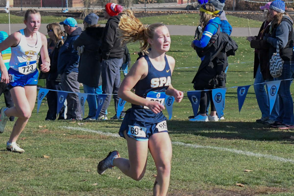 FIGHT. Feeling the burn, sophomore Maren Overgaard pushes through, making her way to the finish.