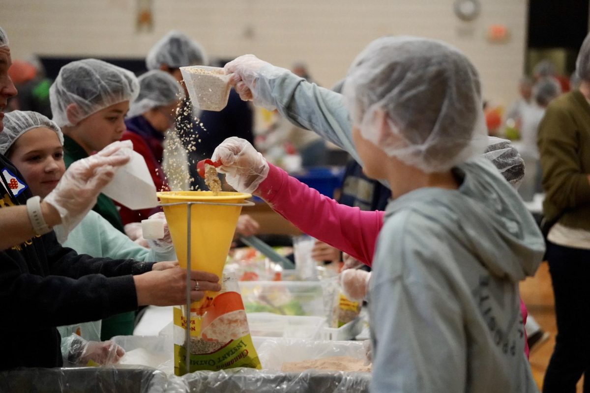 ALL HANDS ON DECK. The small gym at the Upper School was filled with volunteers, all of whom helped to give back to their community.