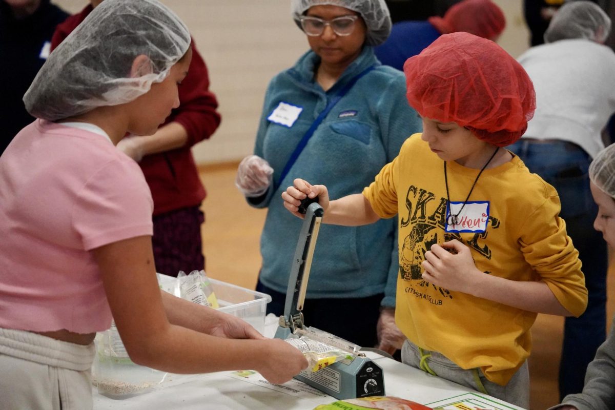 TEAMWORK. Students work together to package the food both effectively and correctly.