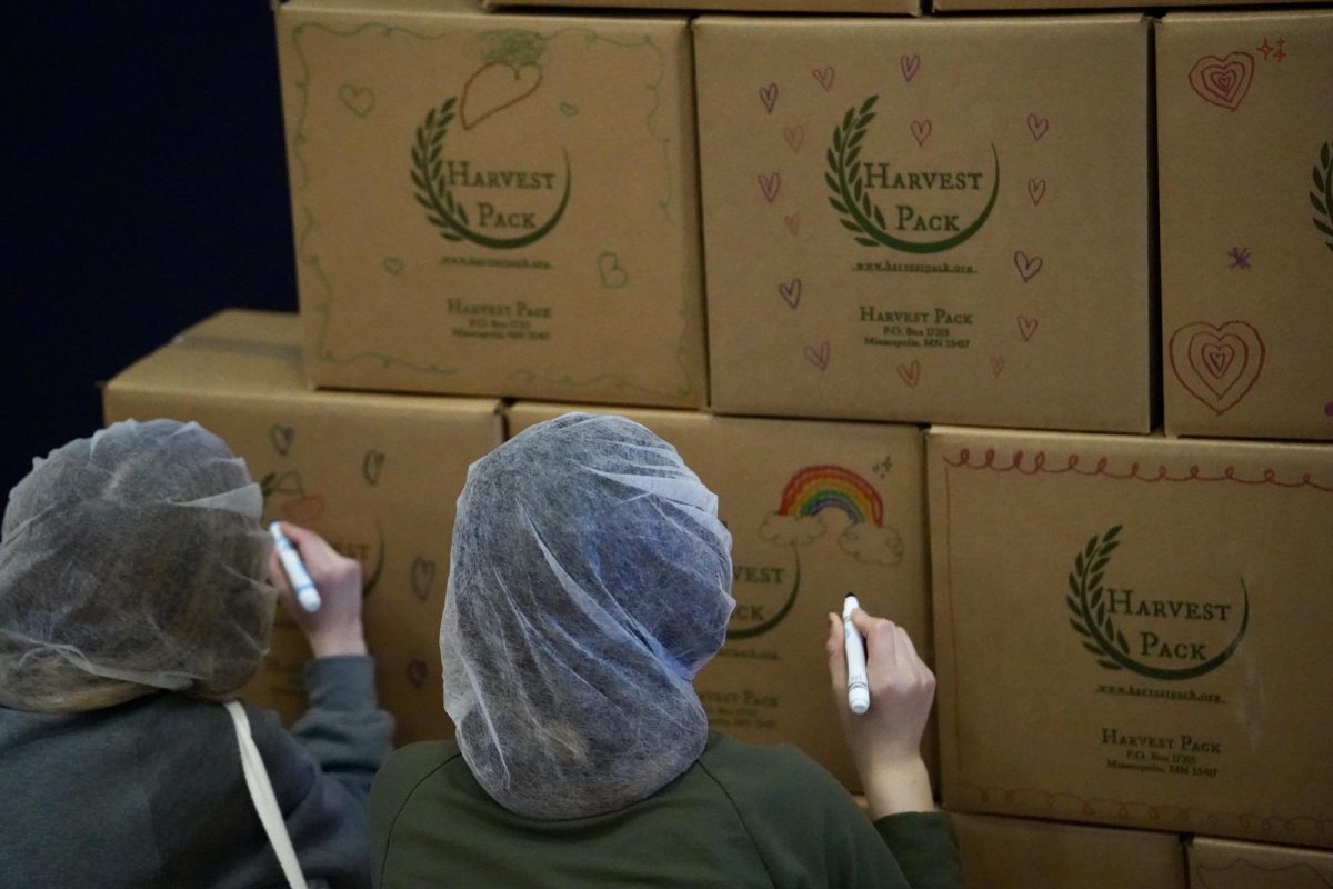 SPREADING KINDNESS. Students took time out of their day off to volunteer and at the end spread love and joy by decorating boxes.