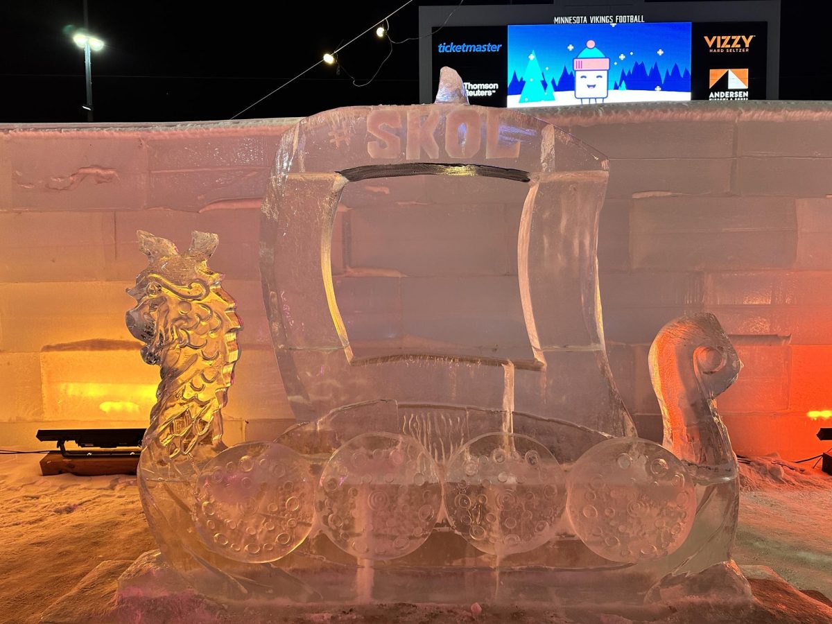 PHOTO-OPPORTUNITY. A larger-picture view of an ice sculpture photo frame that resembles a Viking ship. 