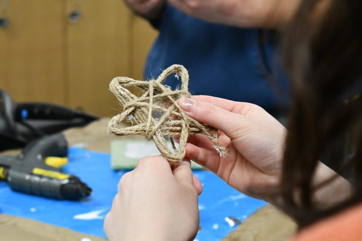 STAR POWER. Advisories across many classes in Schilling made star ornaments using twine, glue and needles for the STAR House organzization.