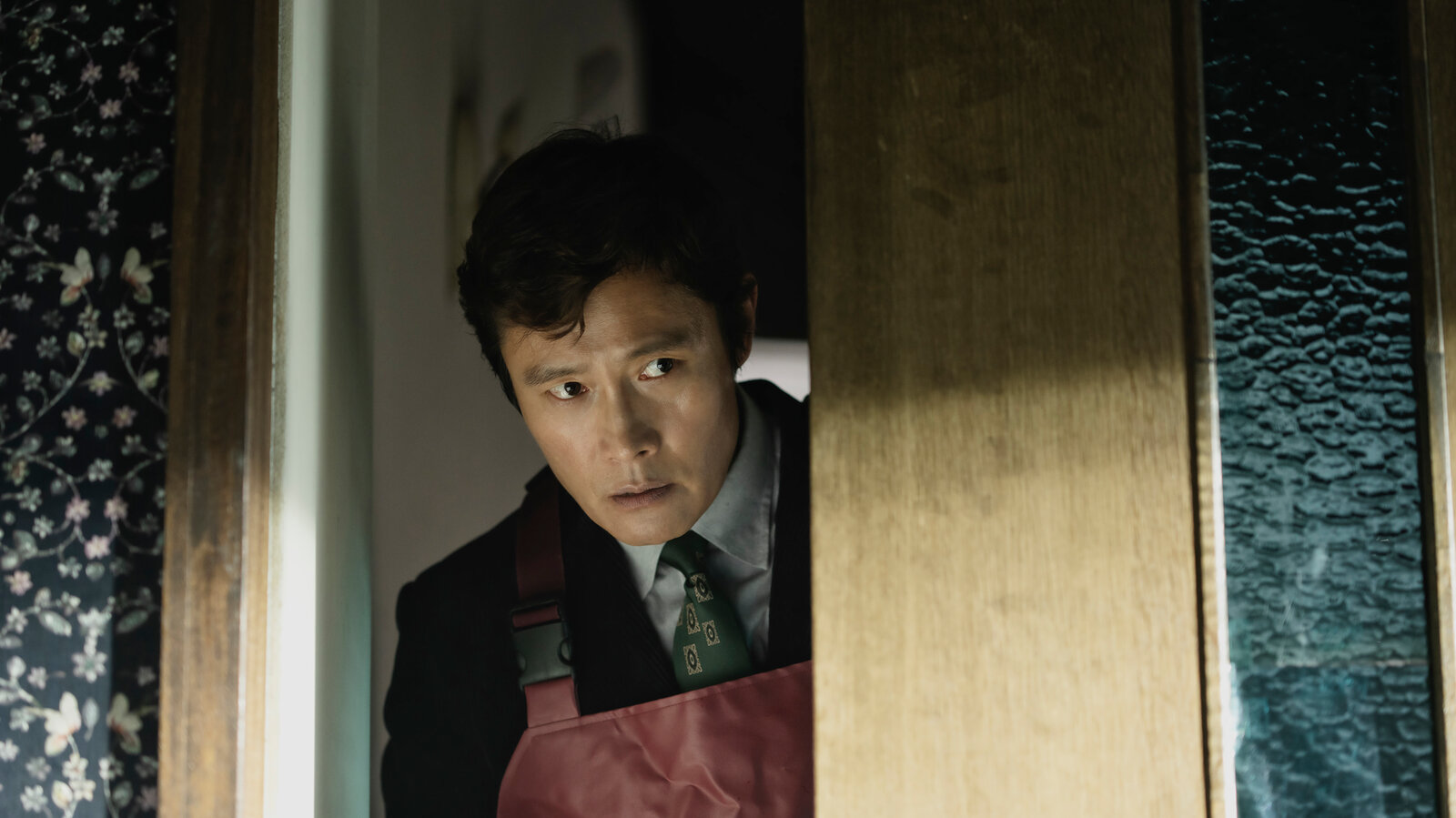 THRILLER. Park Chan Wook reinvents the thriller wheel once again with the ingenious new anti-capitalist genre piece, "No Other Choice" (Fair Use Image from CJ Entertainment).