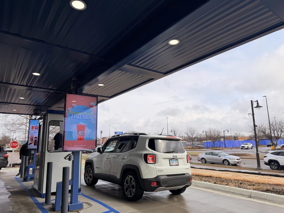 EFFICIENT. The double-lane drive-thru makes it easier and faster for customers to receive their orders.